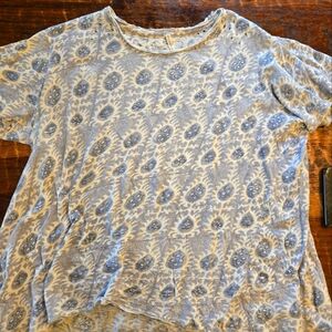 Magnolia pearl Patterned Blue and White Top